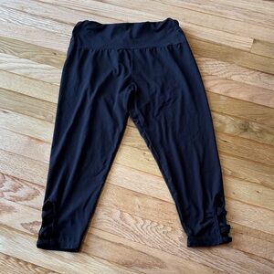 Feathers Maternity Black Capris
